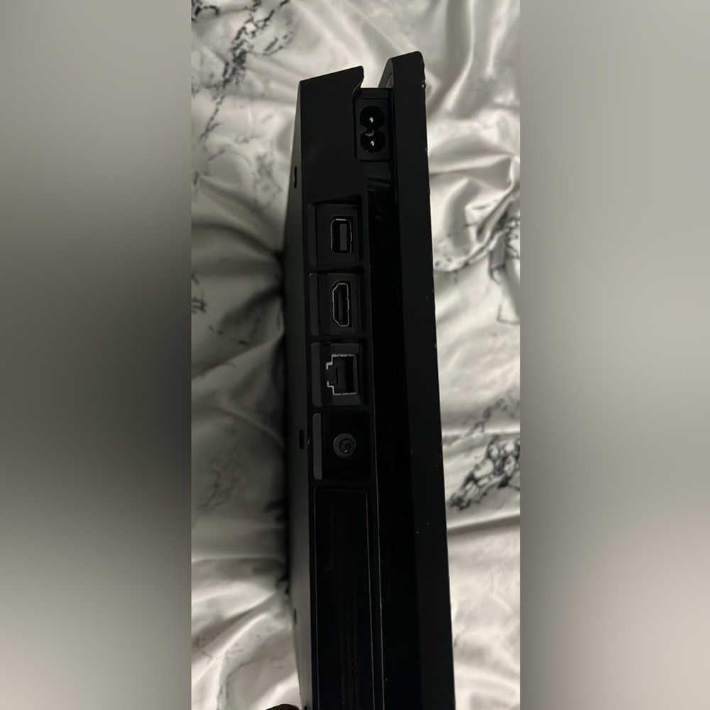 Ps4 Slim - Picture 4 of 5